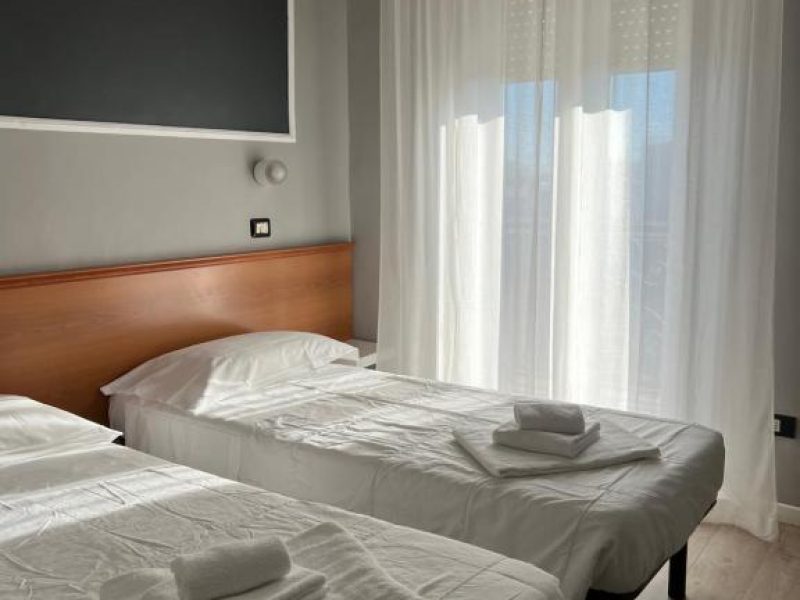 Pokój dwuosobowy typu standard z 1 łóżkiem lub 2 oddzielnymi łóżkami